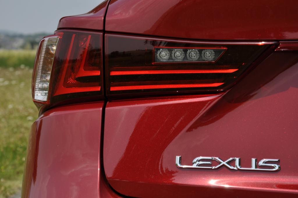 Test Lexus IS – Schöner fremder Mann ...