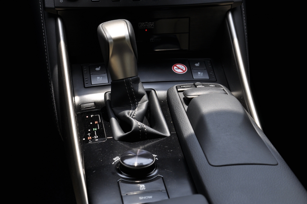 Test Lexus IS – Schöner fremder Mann ...