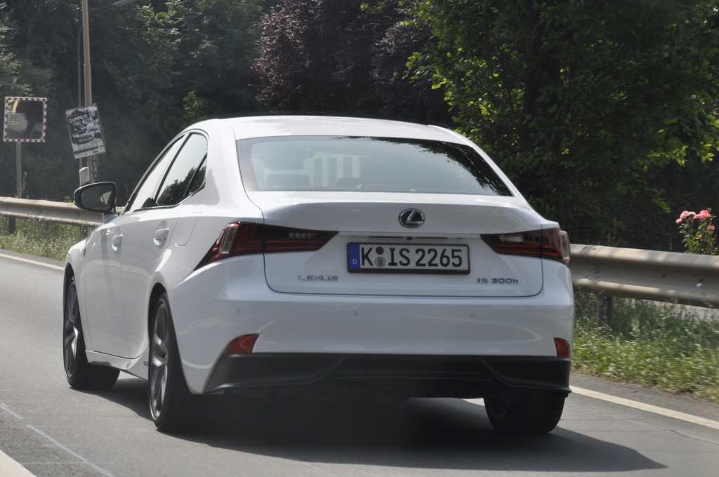 Test Lexus IS – Schöner fremder Mann ...