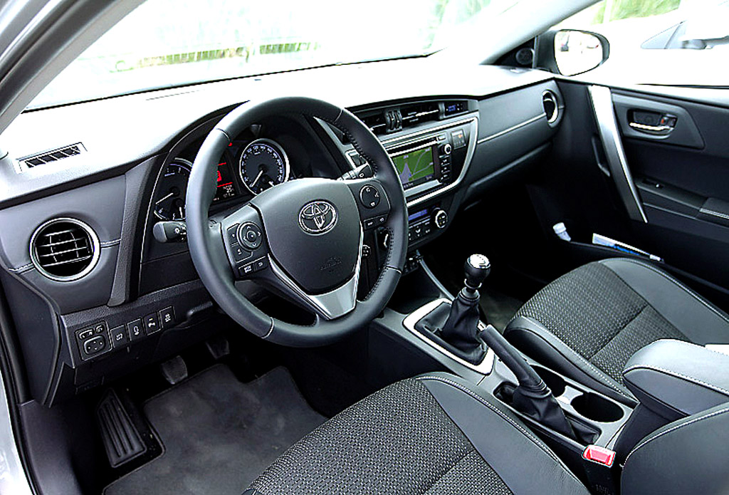 Toyota Auris Touring Sports: Blick ins Cockpit. 