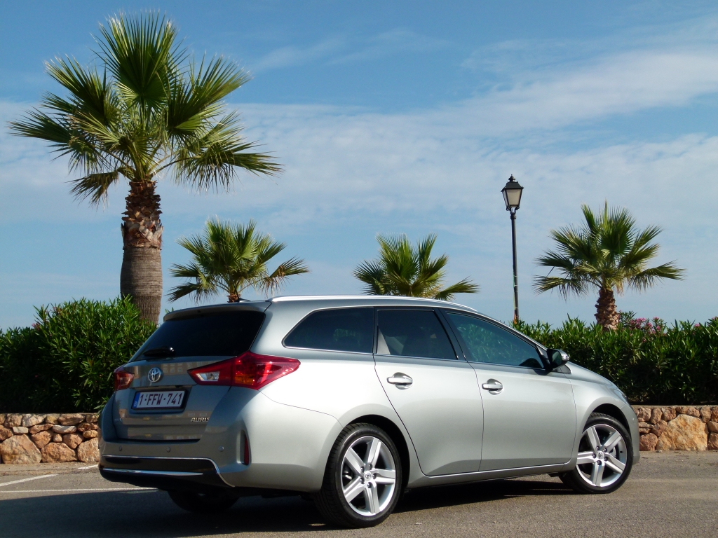 Toyota Auris Touring Sports Hybrid - Kompakter Kombi der elektrisiert  