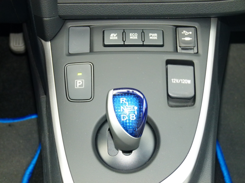 Toyota Auris Touring Sports Hybrid - Kompakter Kombi der elektrisiert  
