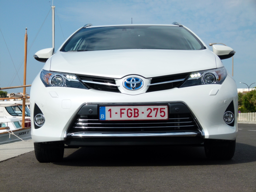 Toyota Auris Touring Sports Hybrid - Kompakter Kombi der elektrisiert  
