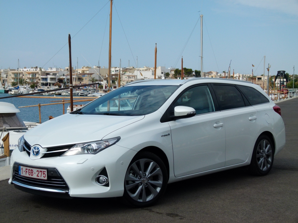 Toyota Auris Touring Sports Hybrid - Kompakter Kombi der elektrisiert  