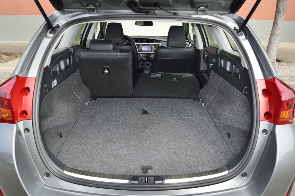 Toyota Auris Touring Sports Hybrid - Kompakter Kombi der elektrisiert  
