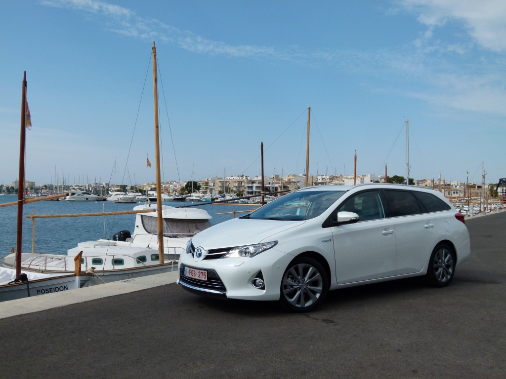 Toyota Auris Touring Sports Hybrid - Kompakter Kombi der elektrisiert  