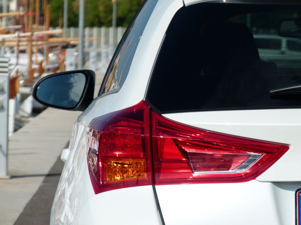 Toyota Auris Touring Sports Hybrid - Kompakter Kombi der elektrisiert  