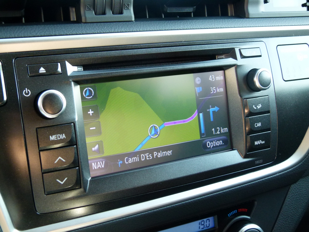 Toyota Auris Touring Sports Hybrid - Kompakter Kombi der elektrisiert  