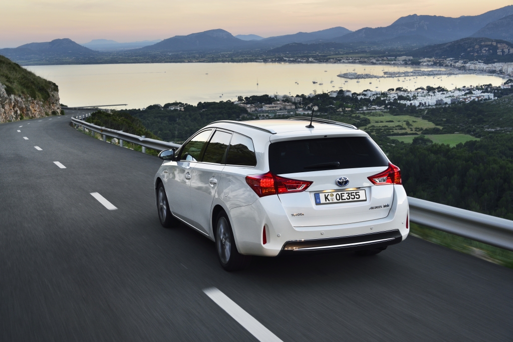 Toyota Auris Touring Sports Hybrid - Kompakter Kombi der elektrisiert  