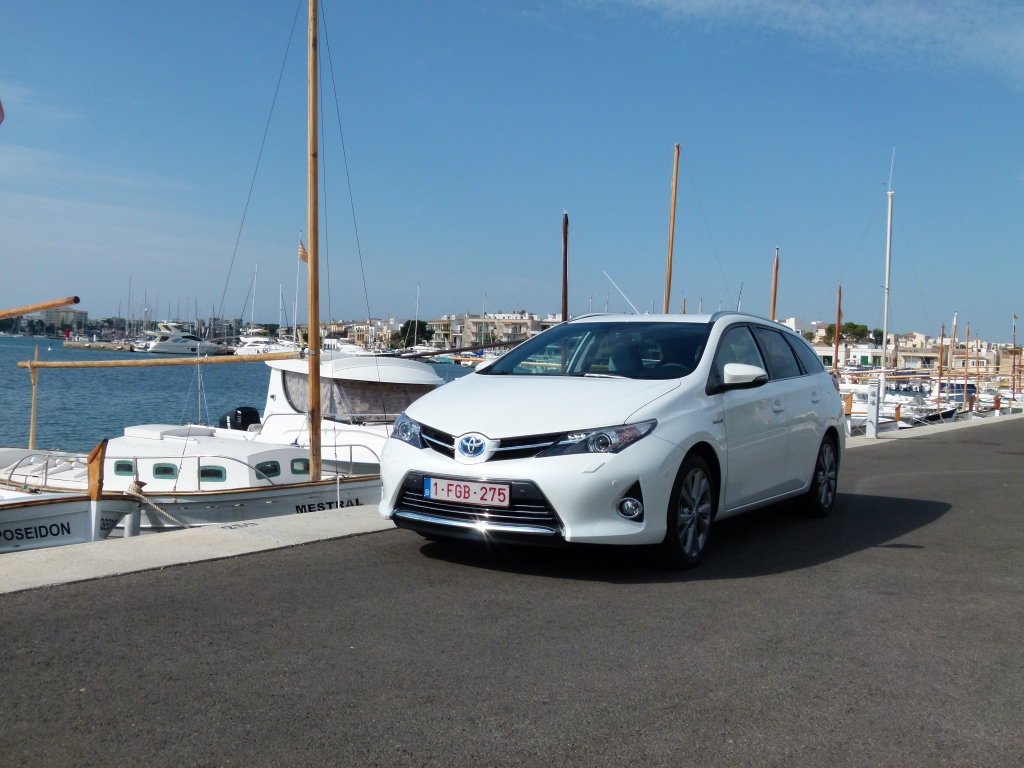 Toyota Auris Touring Sports Hybrid - Kompakter Kombi der elektrisiert  