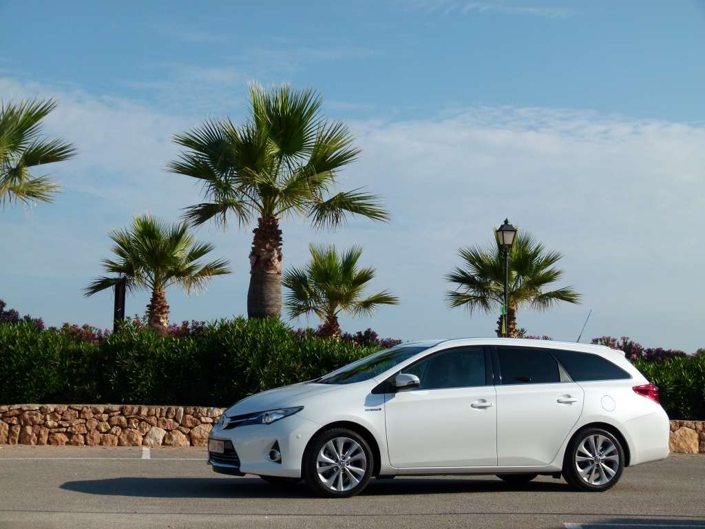 Toyota Auris Touring Sports Hybrid - Kompakter Kombi der elektrisiert  