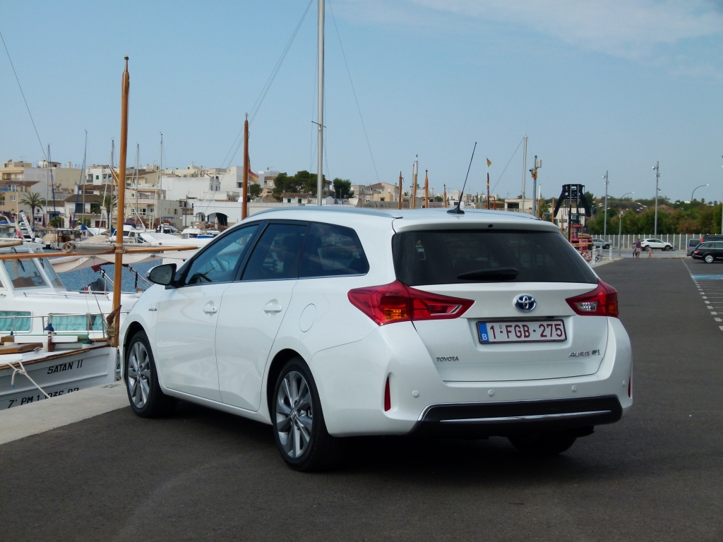 Toyota Auris Touring Sports Hybrid - Kompakter Kombi der elektrisiert  