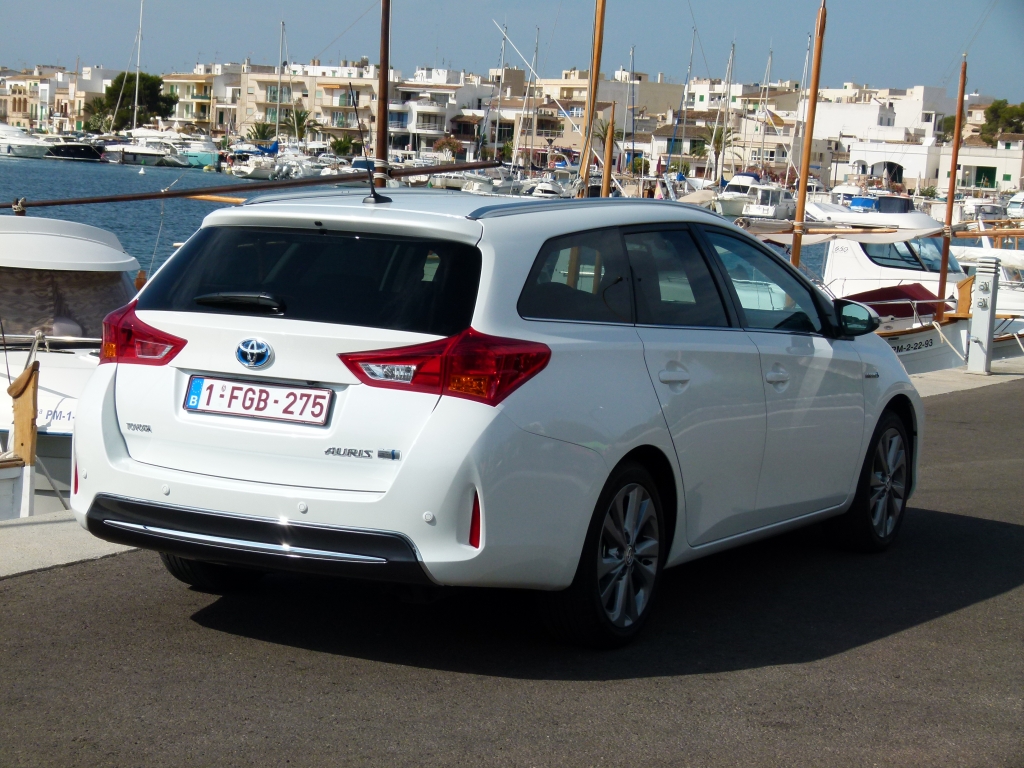 Toyota Auris Touring Sports Hybrid - Kompakter Kombi der elektrisiert  