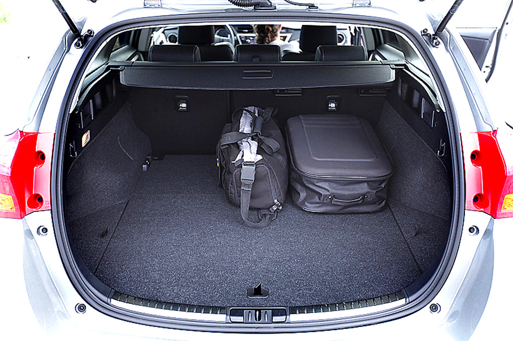 Toyota Auris Touring Sports: Ins Gepäckabteil passen 530 bis 1658 Liter hinein. 