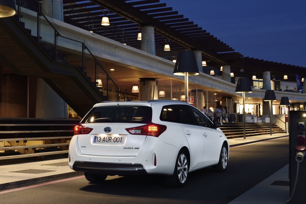 Toyota Auris Touring Sports – Kompakter Kombi auch als Hybrid