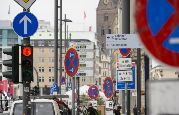 Umfrage zu Verkehrszeichen - Verwirrt im Schilderwald