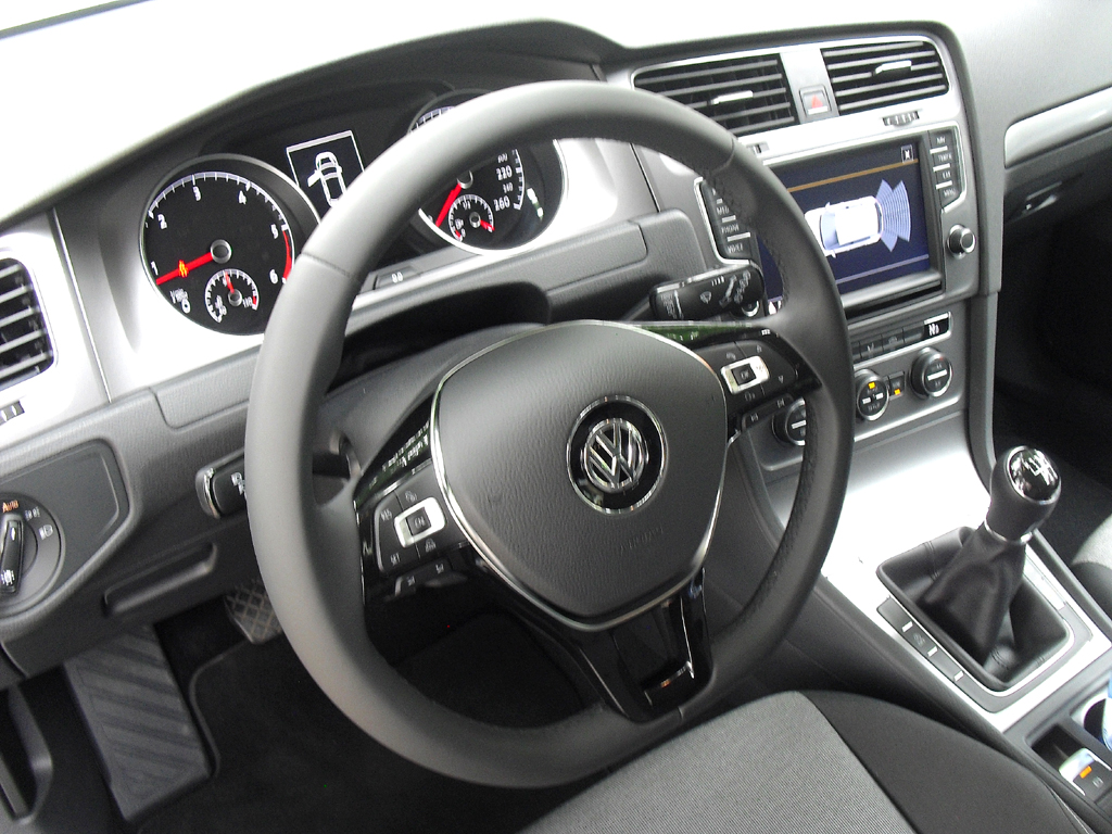 VW Golf Bluemotion: Blick ins Cockpit. 