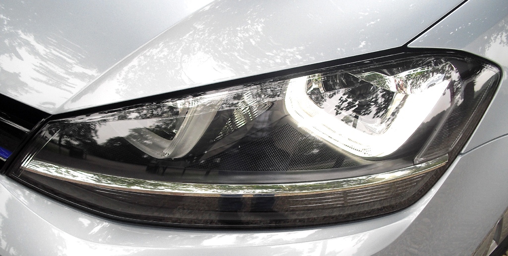 VW Golf Bluemotion: Moderne Leuchteinheit vorn. 