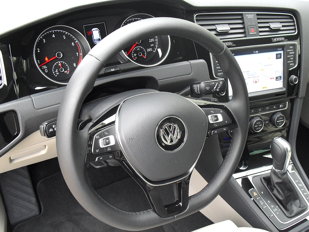 VW Golf Variant: Blick ins übersichtliche Cockpit. 