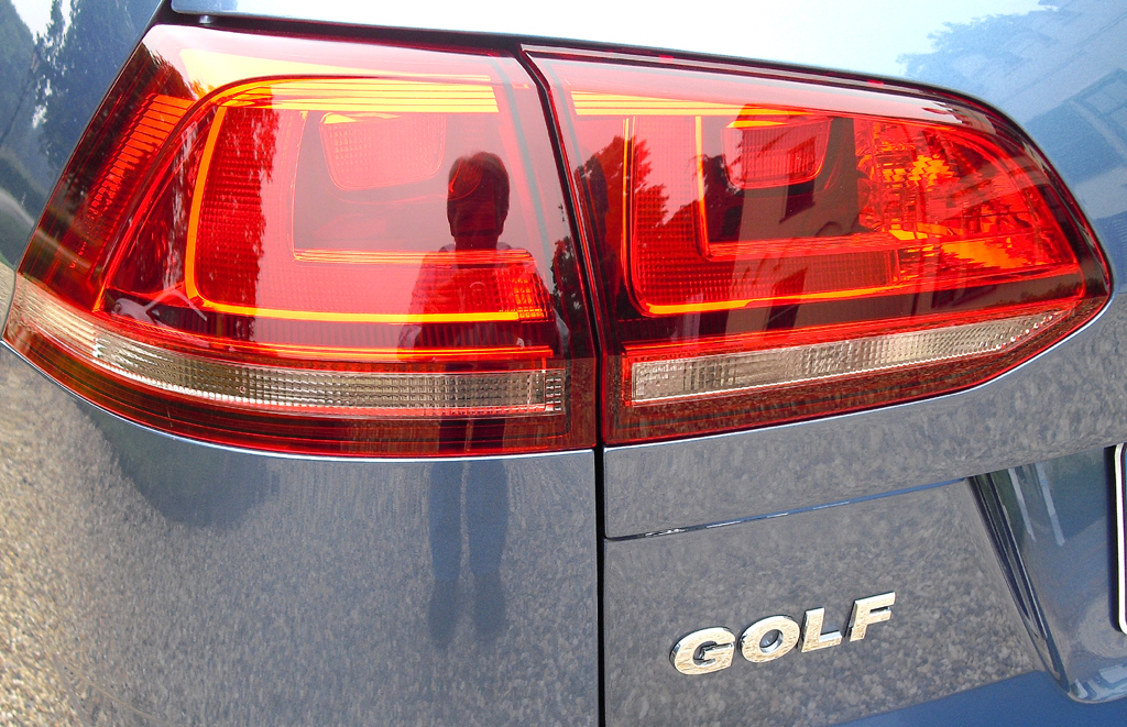 VW Golf Variant: Moderne Leuchteinheit hinten mit Modellschriftzug. 