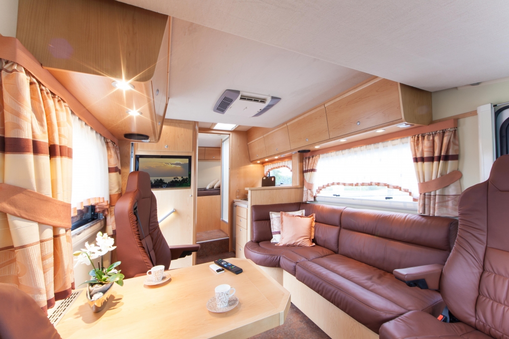 Vario-Mobil macht aus MB Sprinter 519 CDI 4x4 Allrad-Reisemobil