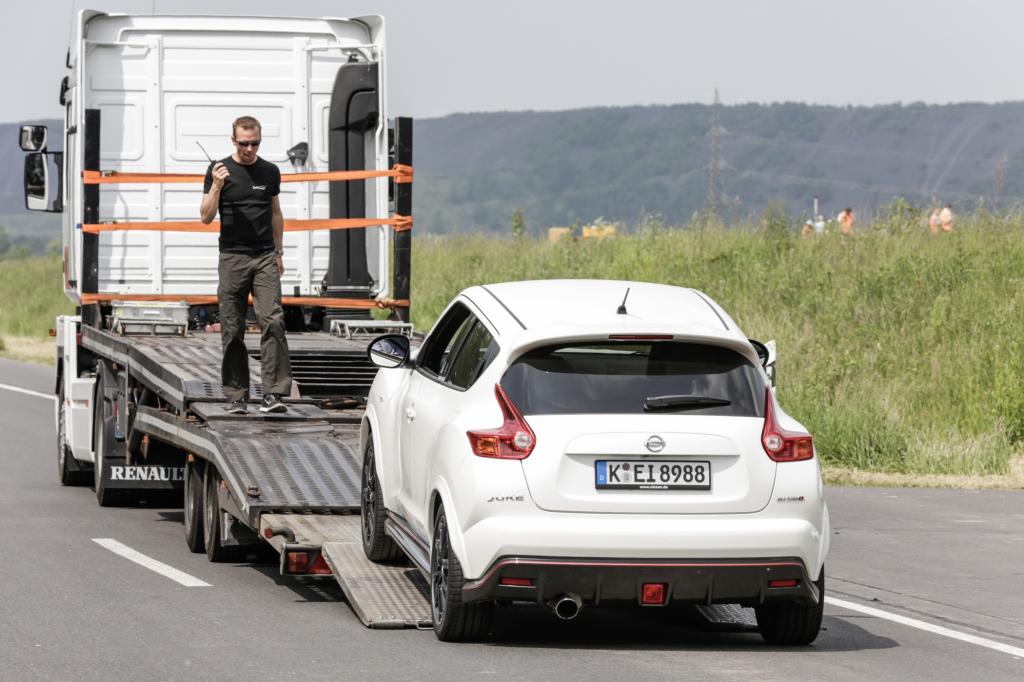 Was auf dem Bildschirm so locker leicht aussieht, bedeutet viel Arbeit für die Stuntprofis und lässt Laien staunen.