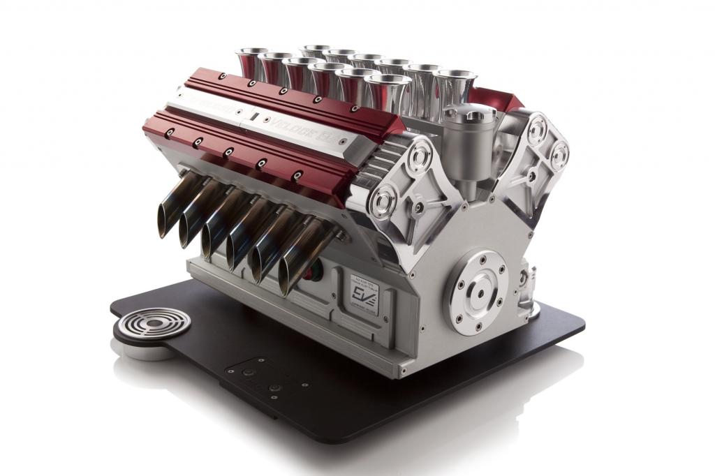 Was auf den ersten Blick wirkt wie ein V12-Motorblock, ist eine luxuriöse Espresso-Maschine.
