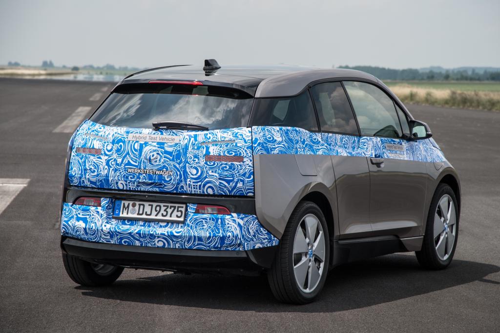 Wer sich mit dem Elektroauto ein bisschen beschäftigt hat, für den ist der Anblick nicht ganz neu. BMW hat die Vorfreude aufs elektrische Fahren in den vergangenen Jahren zelebriert