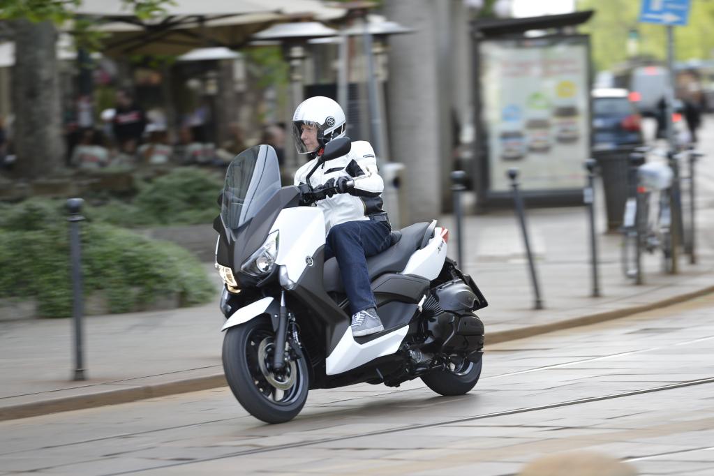 Yamaha X-Max 400: sparsamer Sport-Scooter