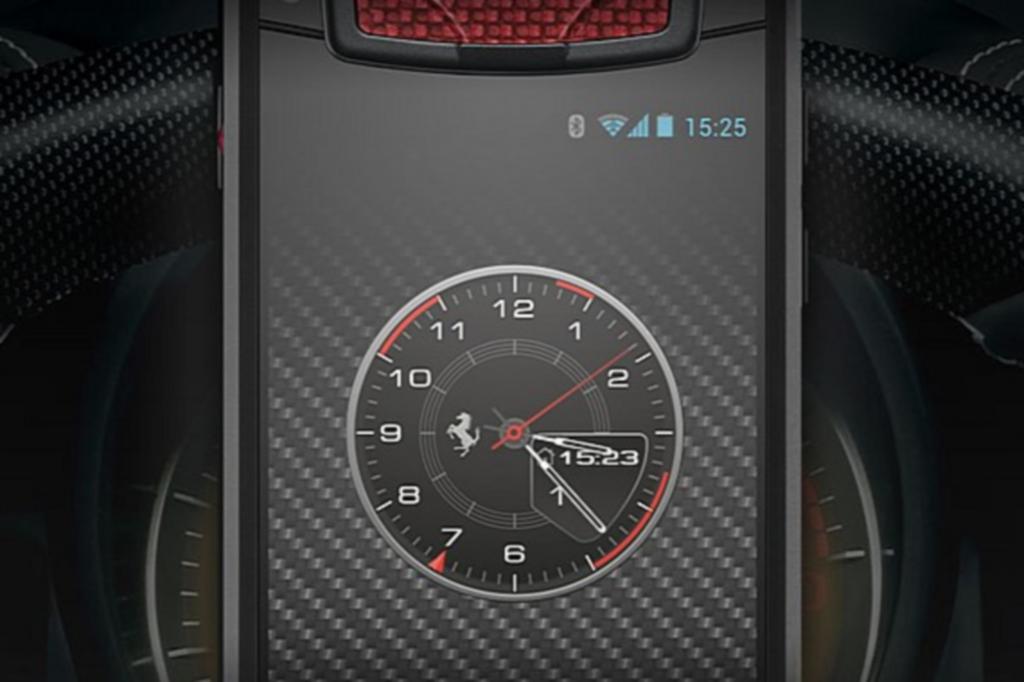  Im Hintergrund des Displays leuchtet der Drehzahlmesser des F12 Berlinetta auf, der in diesem Fall die Uhrzeit angibt.