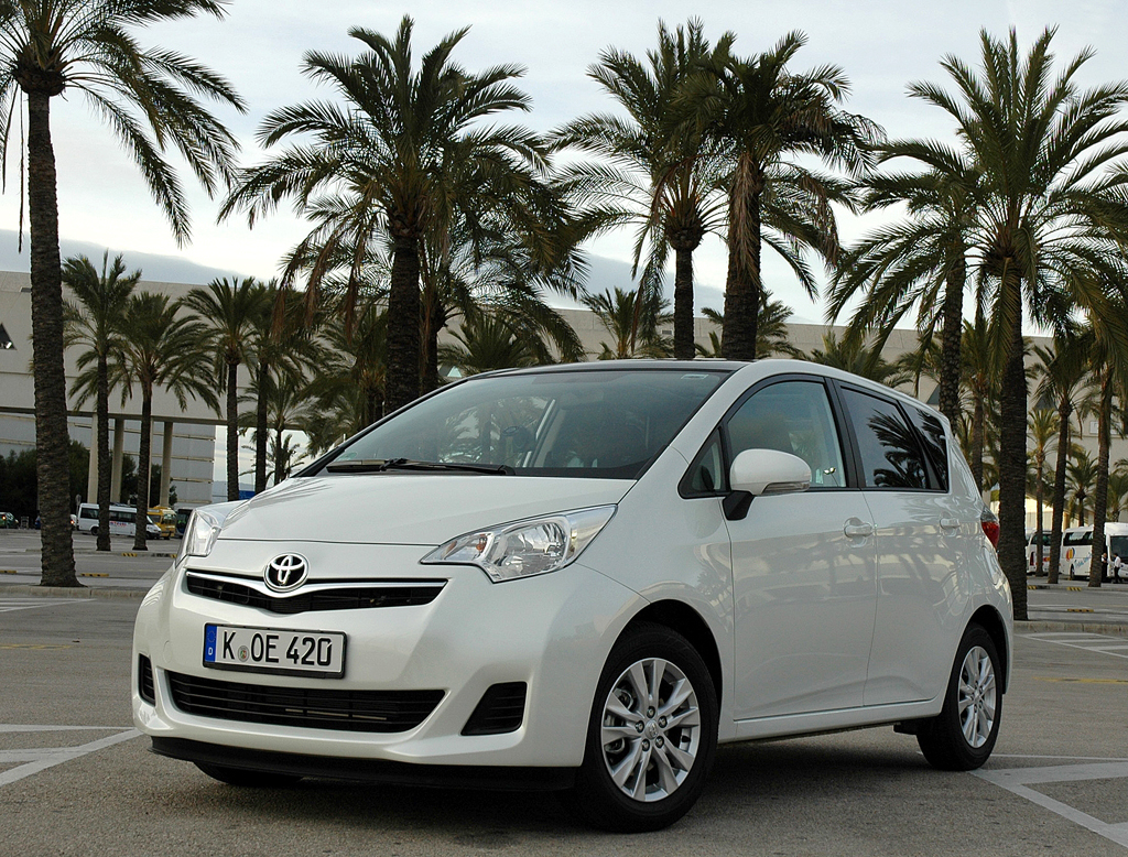 ... im anderen Kompaktmodell Toyota Verso S ... 