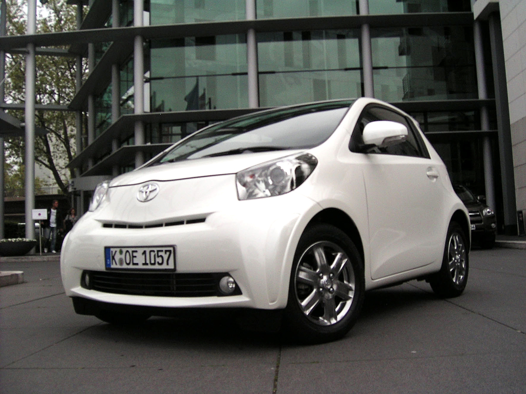 ... oder den pfiffigen Toyota iQ.