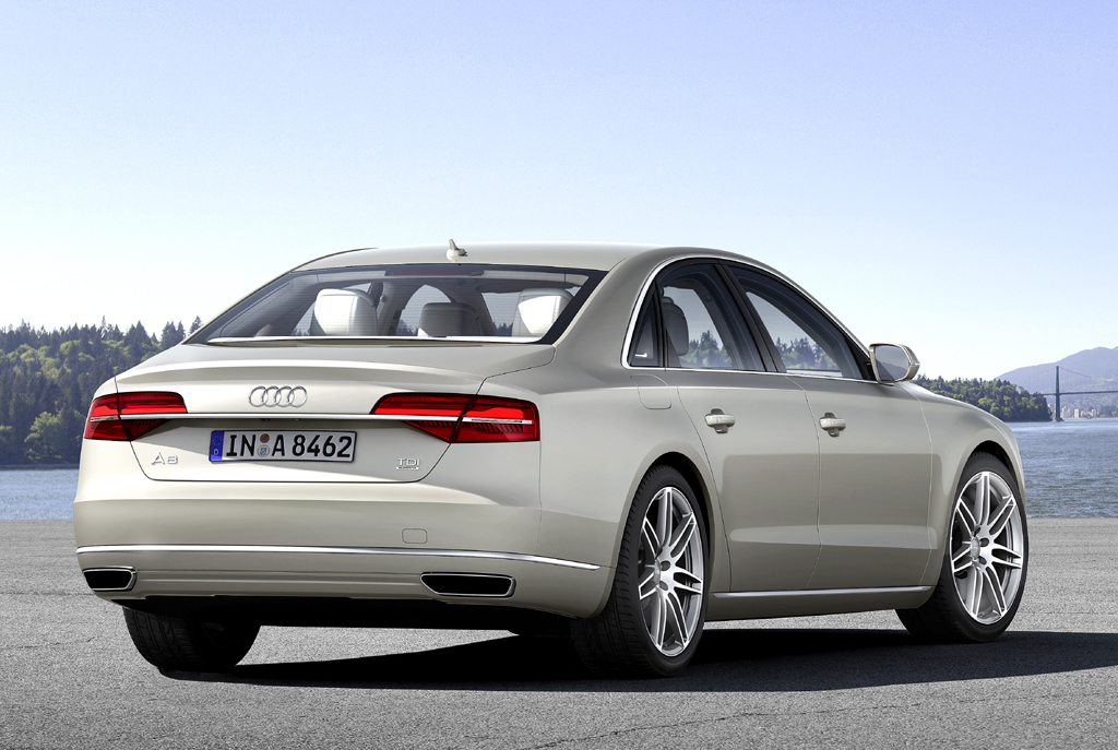 Audi A8: Blick auf die Heckpartie. 