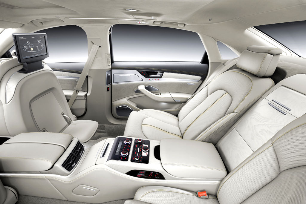 Audi A8: So wird auch der Luxuslounge-Charakter im Fond deutlich. 
