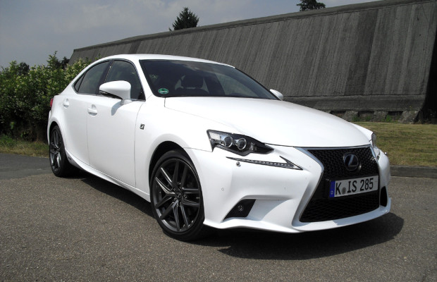 Auf Knopfdruck Sport: Lexus hat IS neu aufgelegt - auch als Hybrid