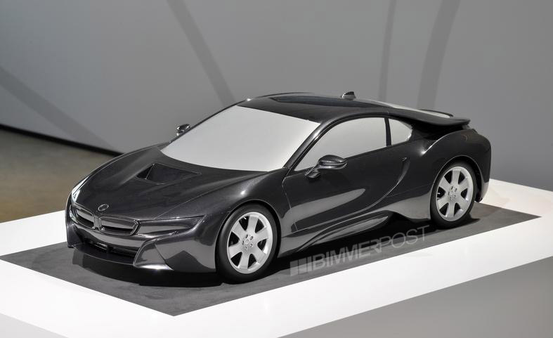 BMW i8 Enthüllt: Maßstabgetreues Modell zeigt Serienversion des Hybrid-Sportlers