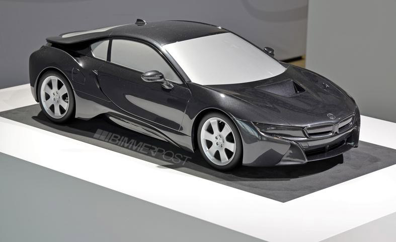 BMW i8 Enthüllt: Maßstabgetreues Modell zeigt Serienversion des Hybrid-Sportlers
