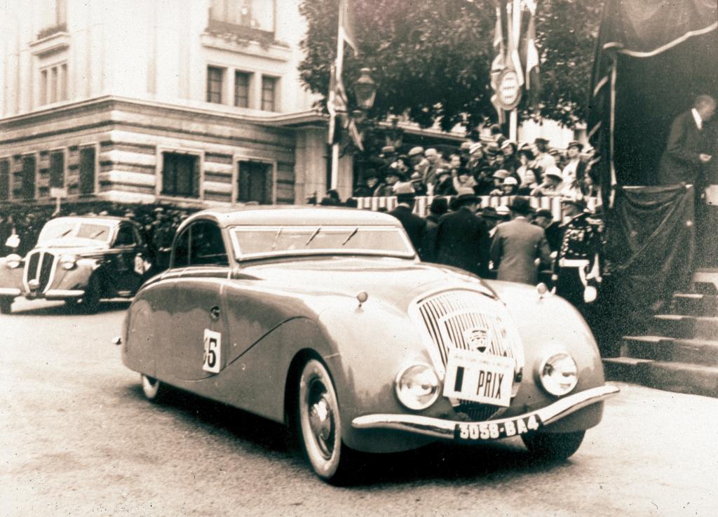 Bei Peugeot klappen seit 80 Jahren die Metalldächer