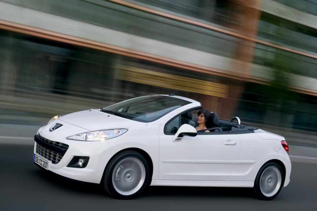 Bei Peugeot klappen seit 80 Jahren die Metalldächer