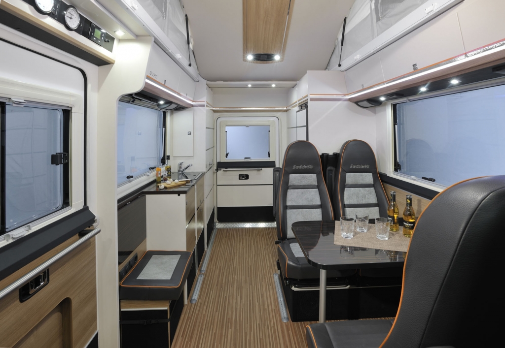 Caravan Salon Düsseldorf 2013: Dethleffs präsentiert kompakten Evan in Serienreife