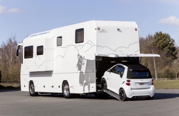 Caravan Salon Düsseldorf 2013: Vario zeigt Perfect 1100 SH mit Vollausstattung, ausfahrbarem Erker und Pkw-Garage