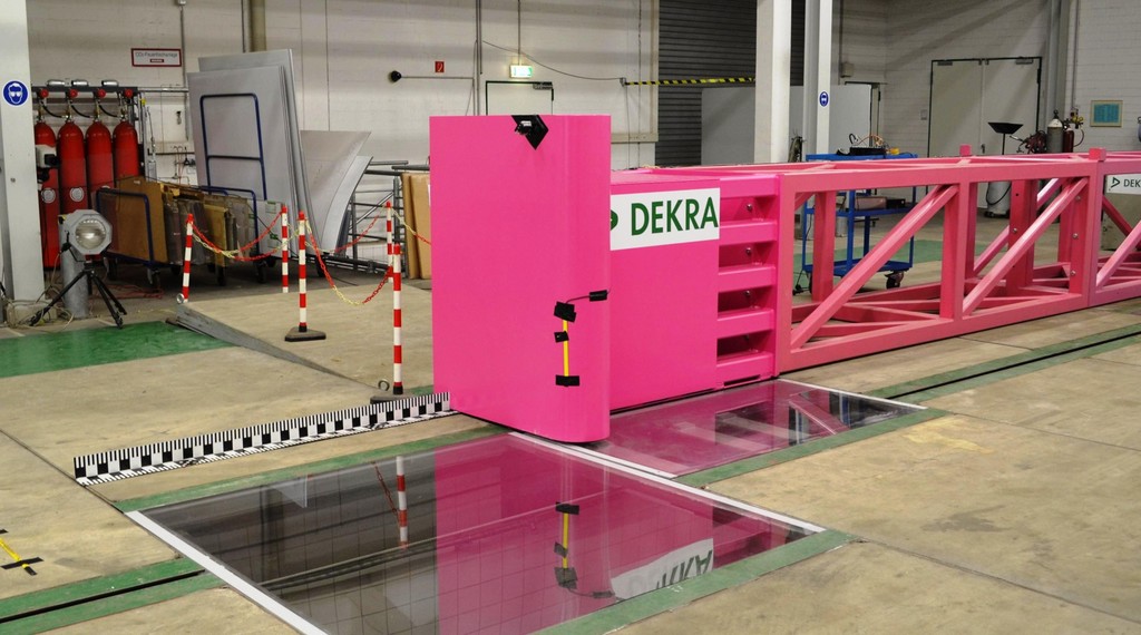 Dekra testet Fahrzeuge nach aktuellen US-Testprozeduren