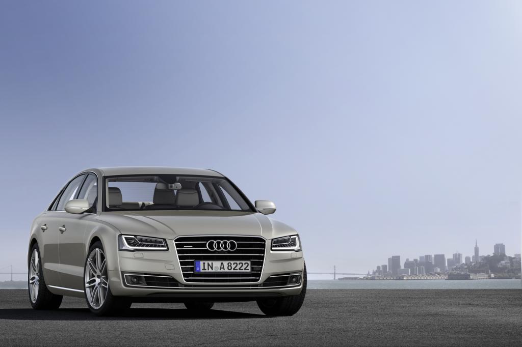 Dem neuen Audi A8 geht ein Licht auf – oder besser gesagt: gleich 50. Denn mit so vielen einzeln zuschaltbaren LEDs sind die Scheinwerfer bestückt, die in der überarbeiteten Version der Oberklasse-Limousine optional an Bord sind