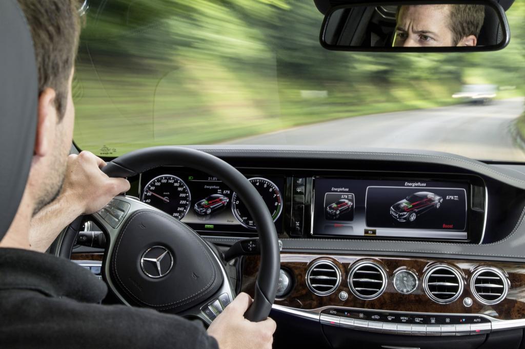 Der Fahrer hat im Plug-In-Hybrid vier Betriebs-Modi zur Wahl.