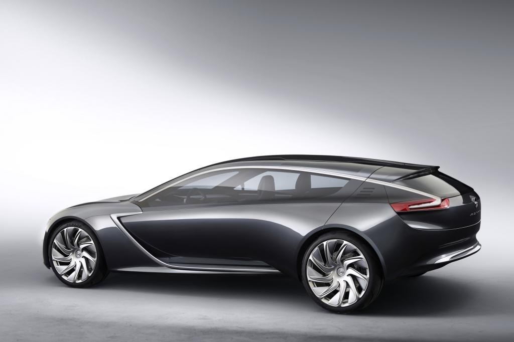 Die Dachlinie verläuft für ein Coupé untypisch nicht komplett abfallend und ähnelt so einem Shooting-Brake