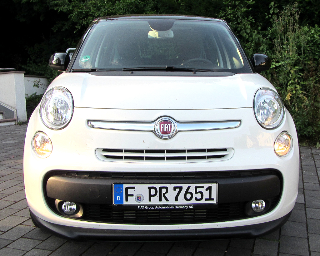 Fiat 500L: Blick auf die Frontpartie. 