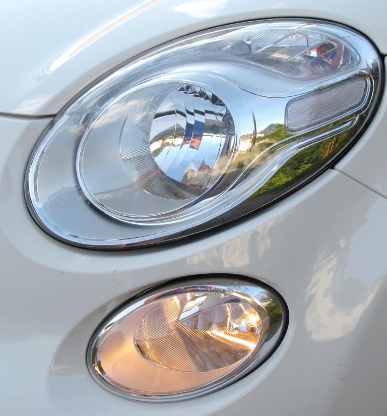 Fiat 500L: Moderne Leuchteinheit vorn. 