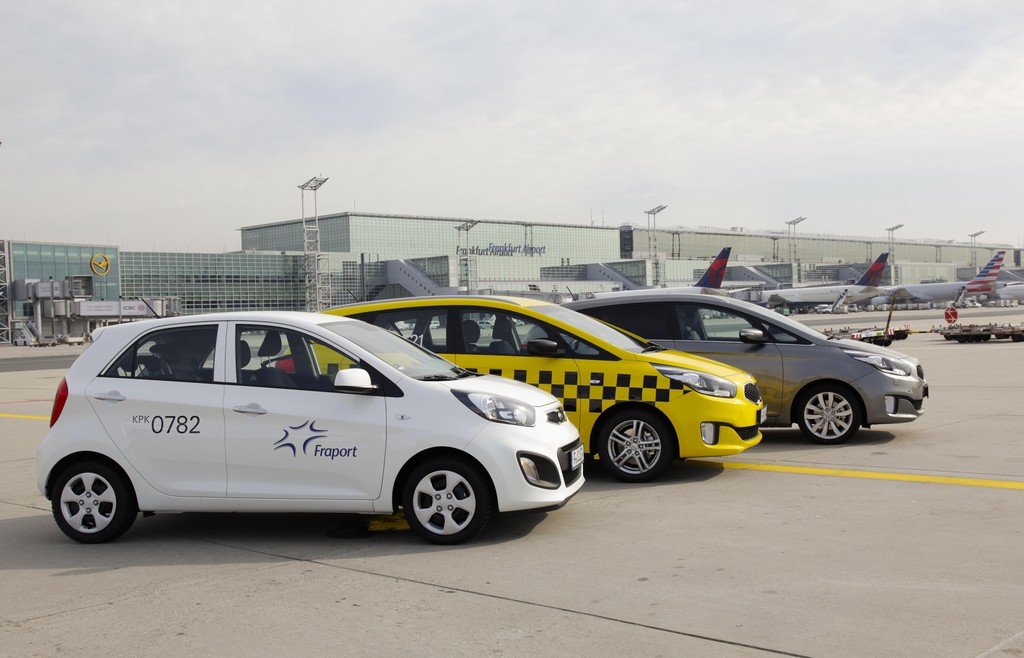 Frankfurter Flughafen testet Kia Carens als Jet-Lotse