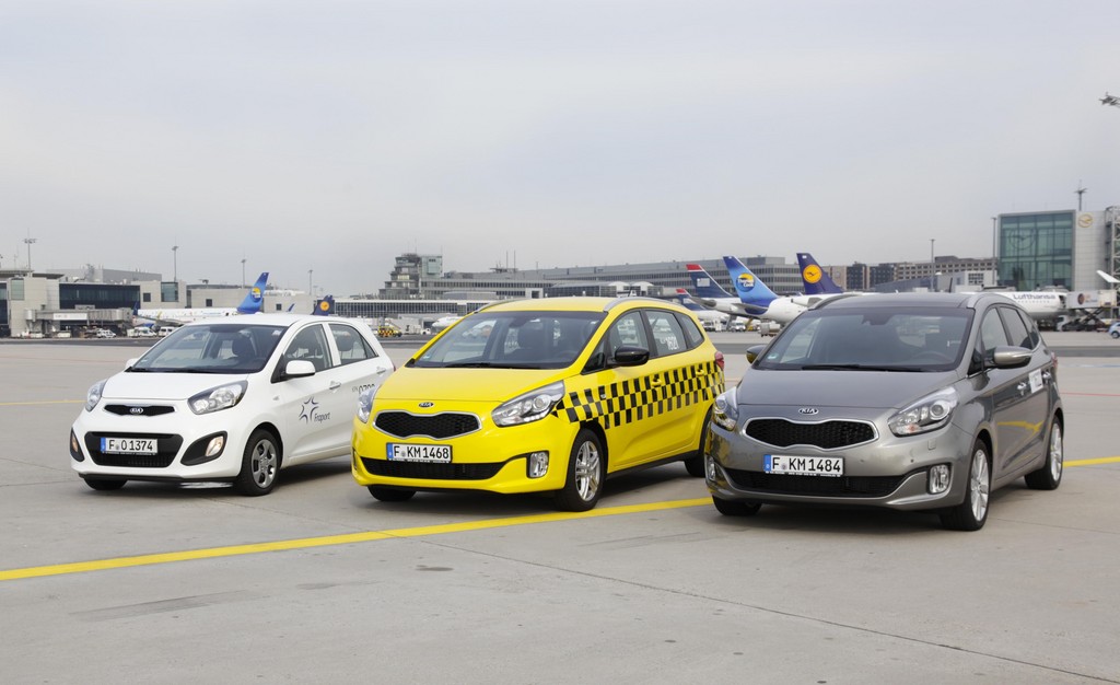 Frankfurter Flughafen testet Kia Carens als Jet-Lotse