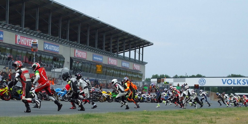 German Speedweek: Suzuki gewinnt Acht-Stunden-Rennen